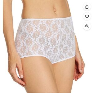 Urban Outfitters NWOT Only Hearts Stretch Lace Boy-short size Small